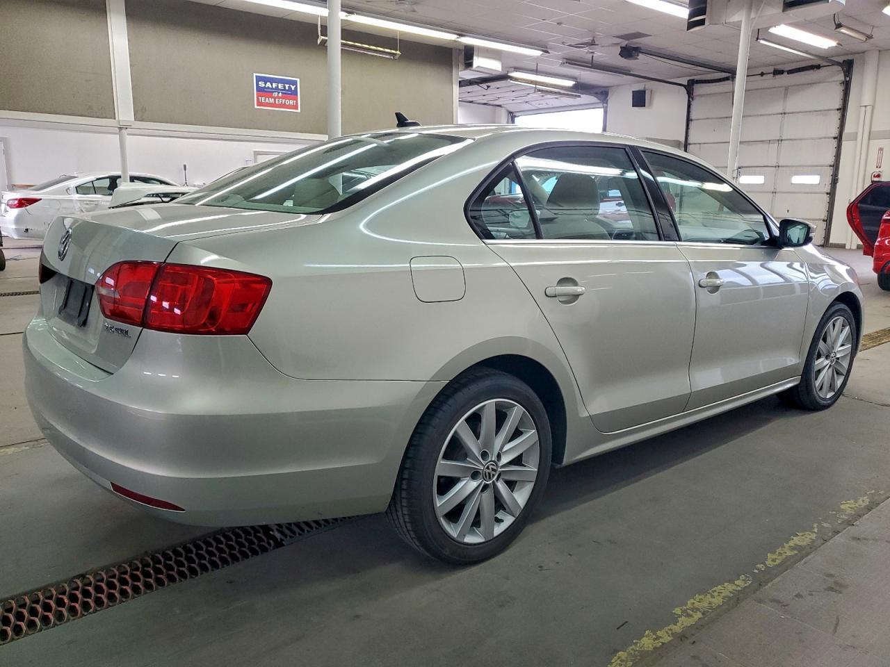 2011 VOLKSWAGEN JETTA
