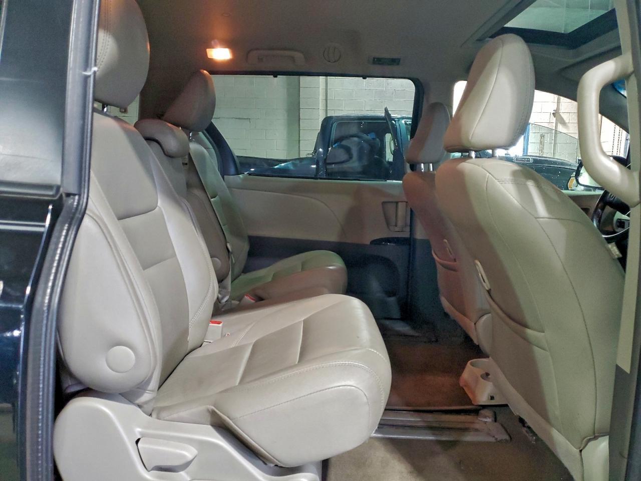 2017 TOYOTA SIENNA