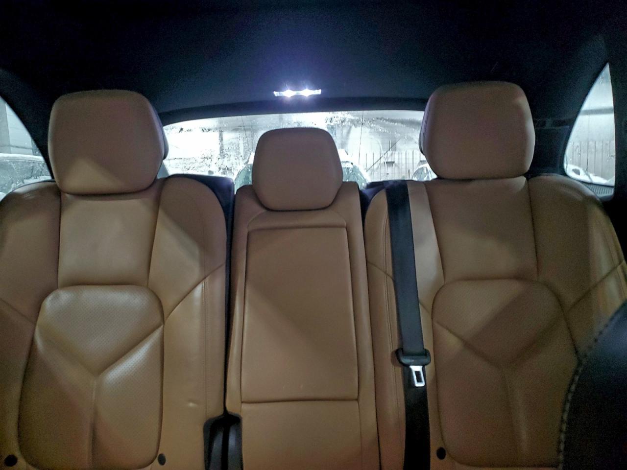 2015 PORSCHE CAYENNE