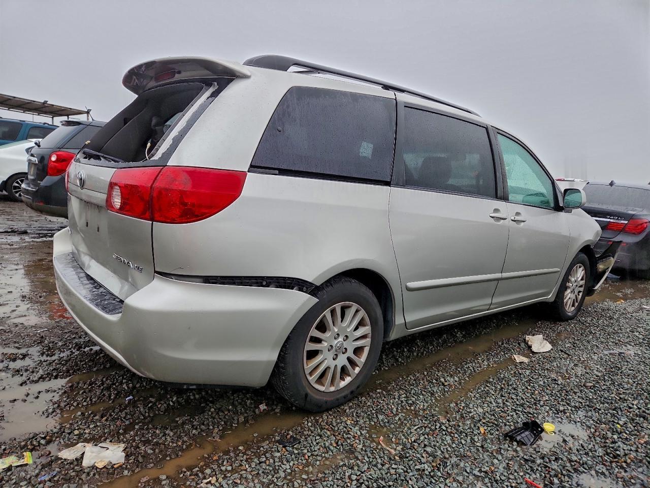 2007 TOYOTA SIENNA