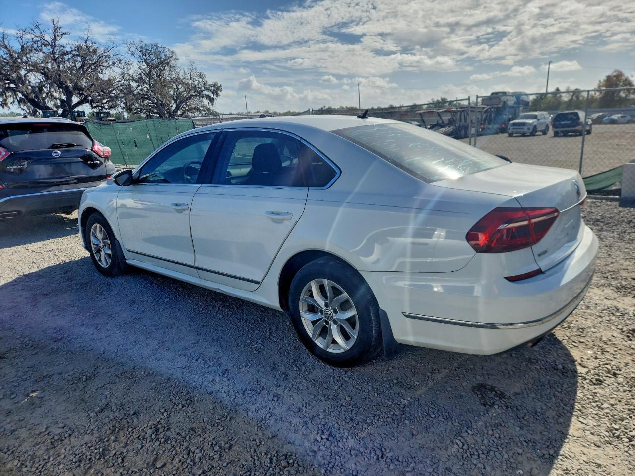 2017 VOLKSWAGEN Passat