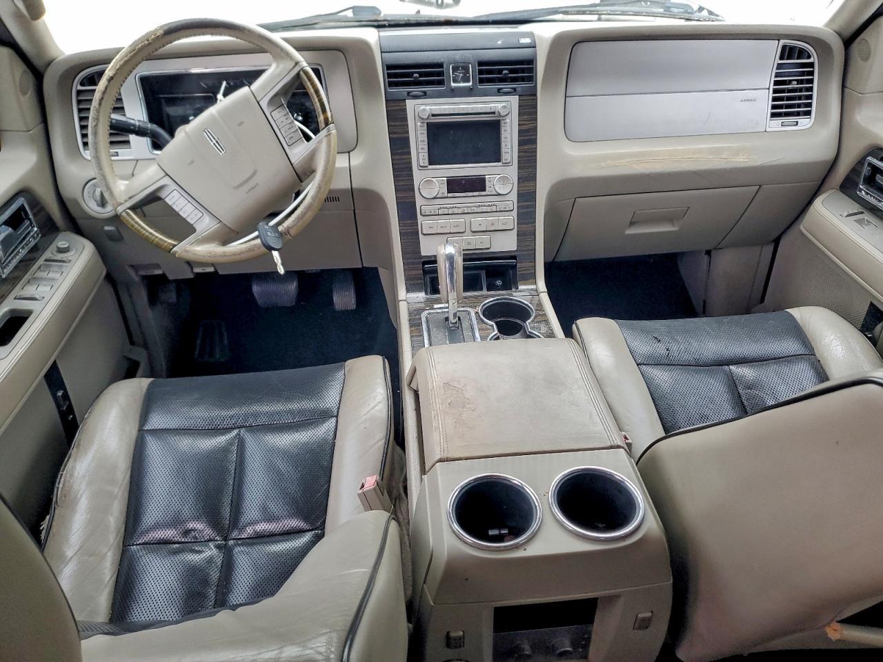2010 LINCOLN Navigator