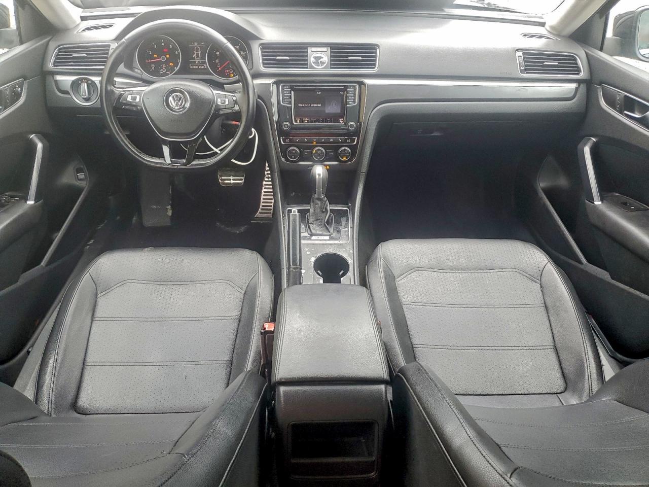 2017 VOLKSWAGEN Passat