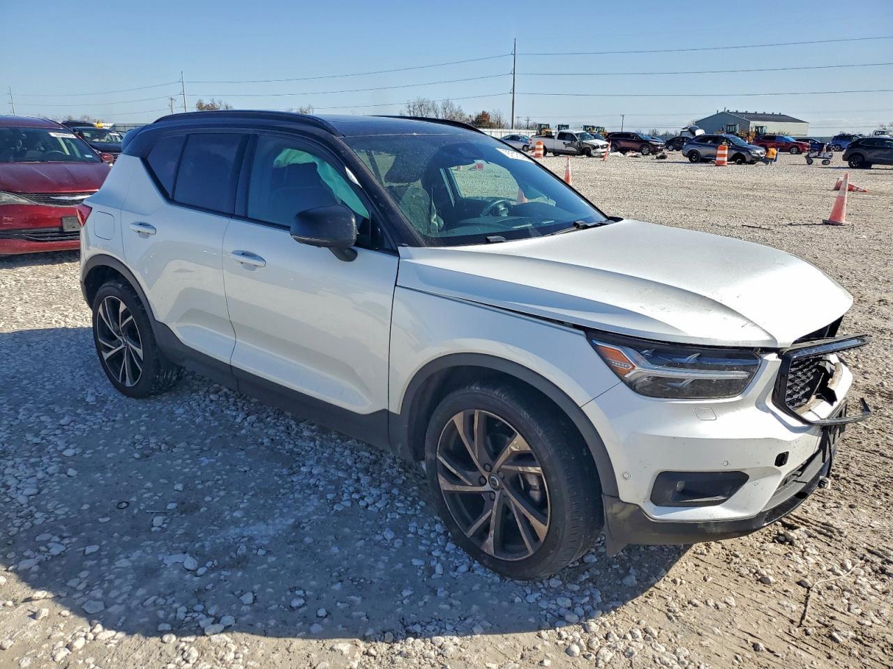 2019 VOLVO XC40