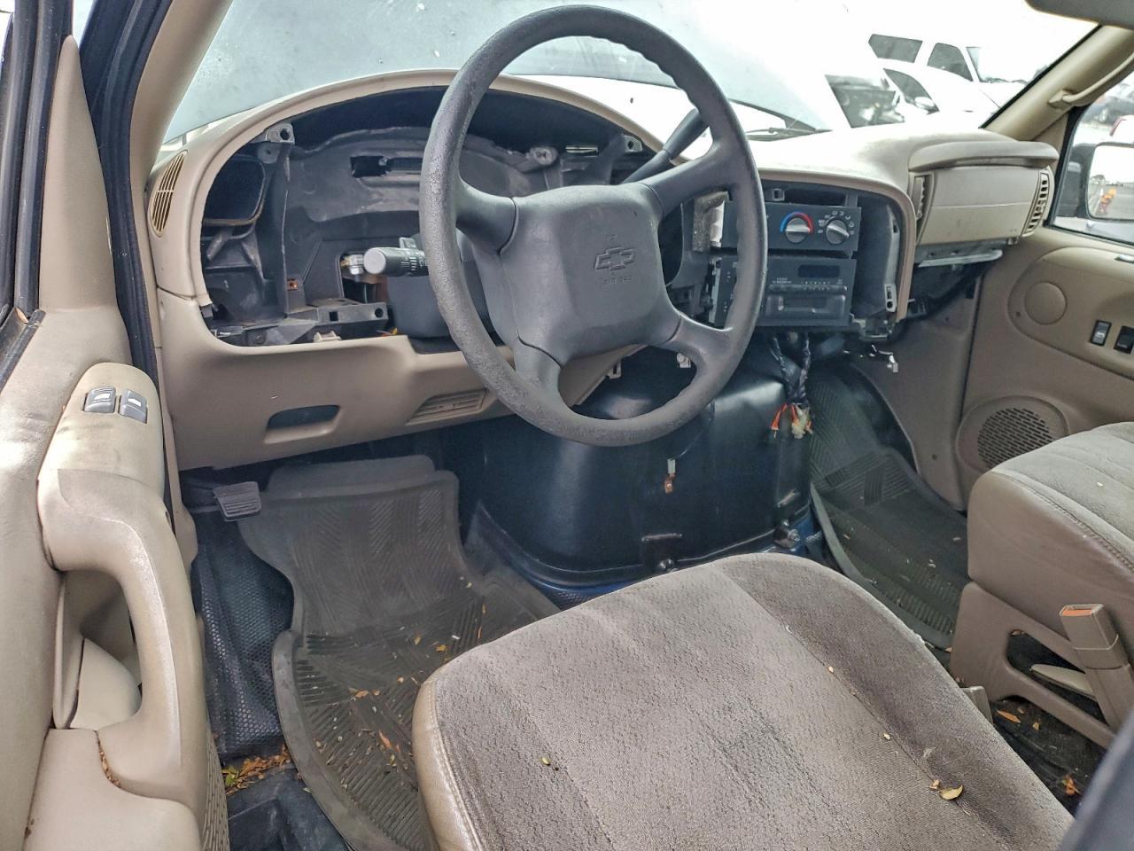 1999 CHEVROLET Astro