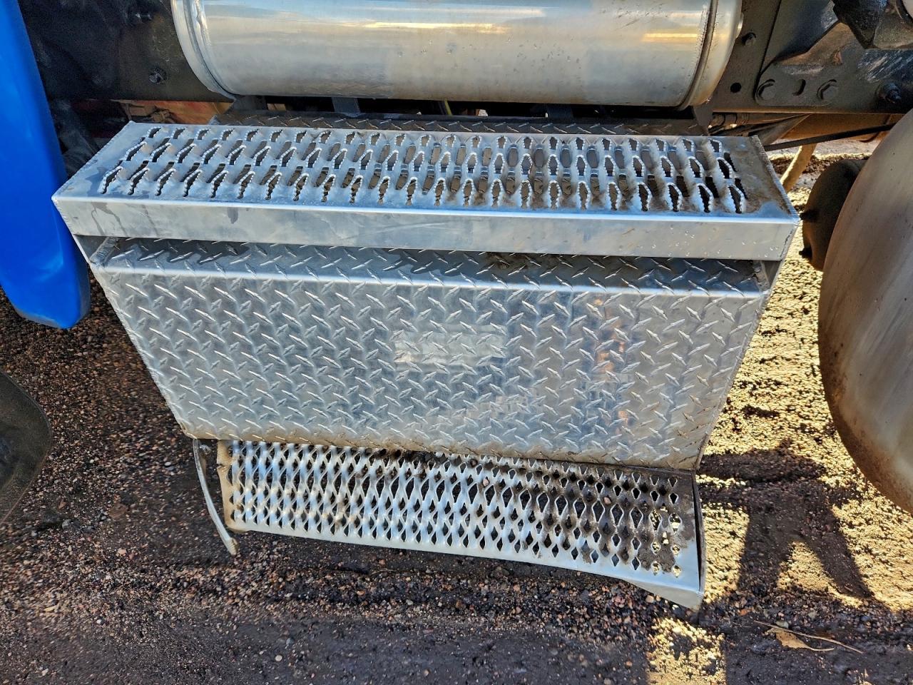 2018 PETERBILT 389