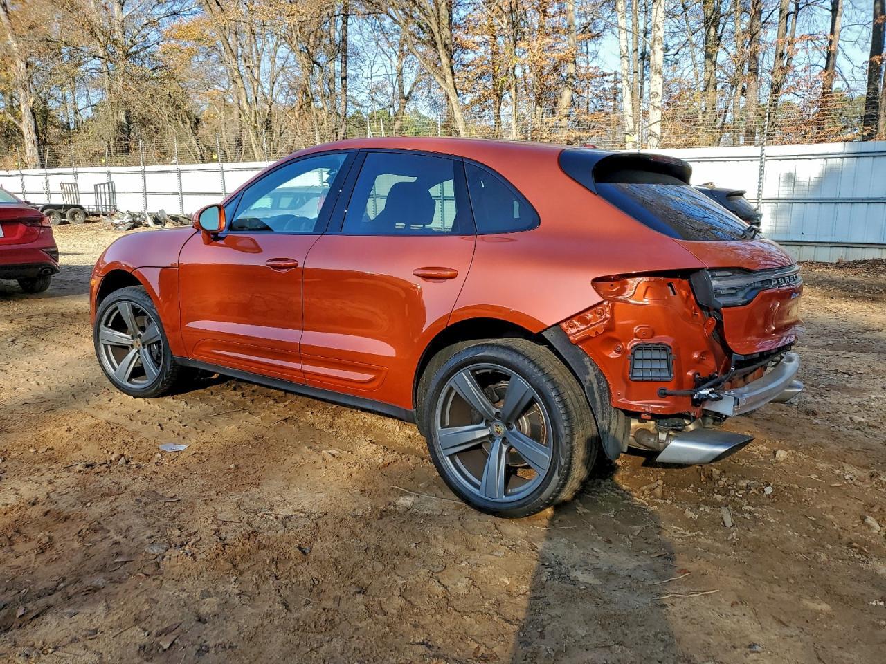 2024 PORSCHE Macan