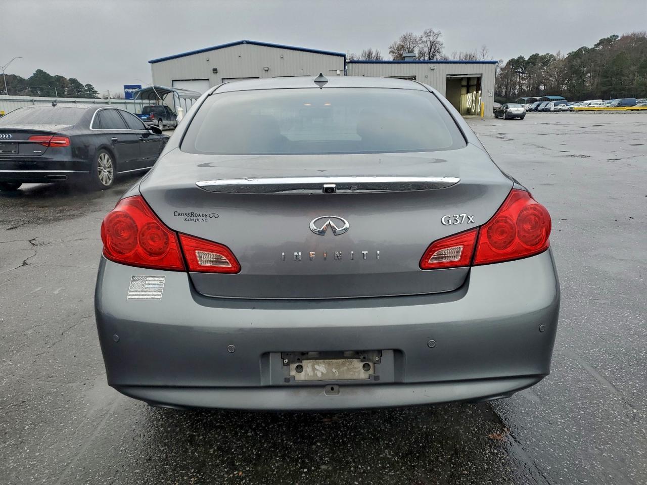 2011 INFINITI G37