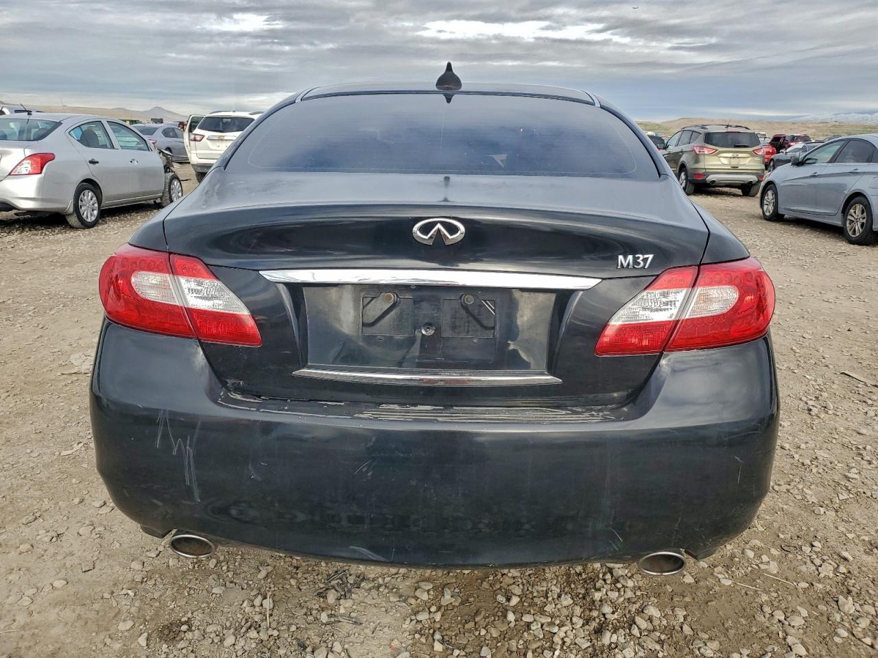 2011 INFINITI M37
