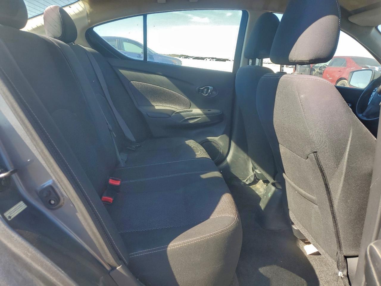 2017 NISSAN VERSA