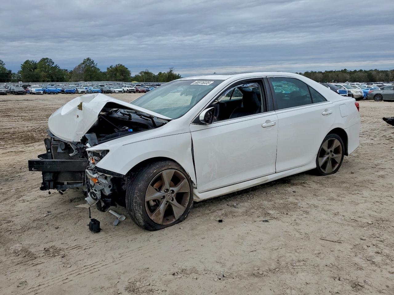 2014 TOYOTA CAMRY