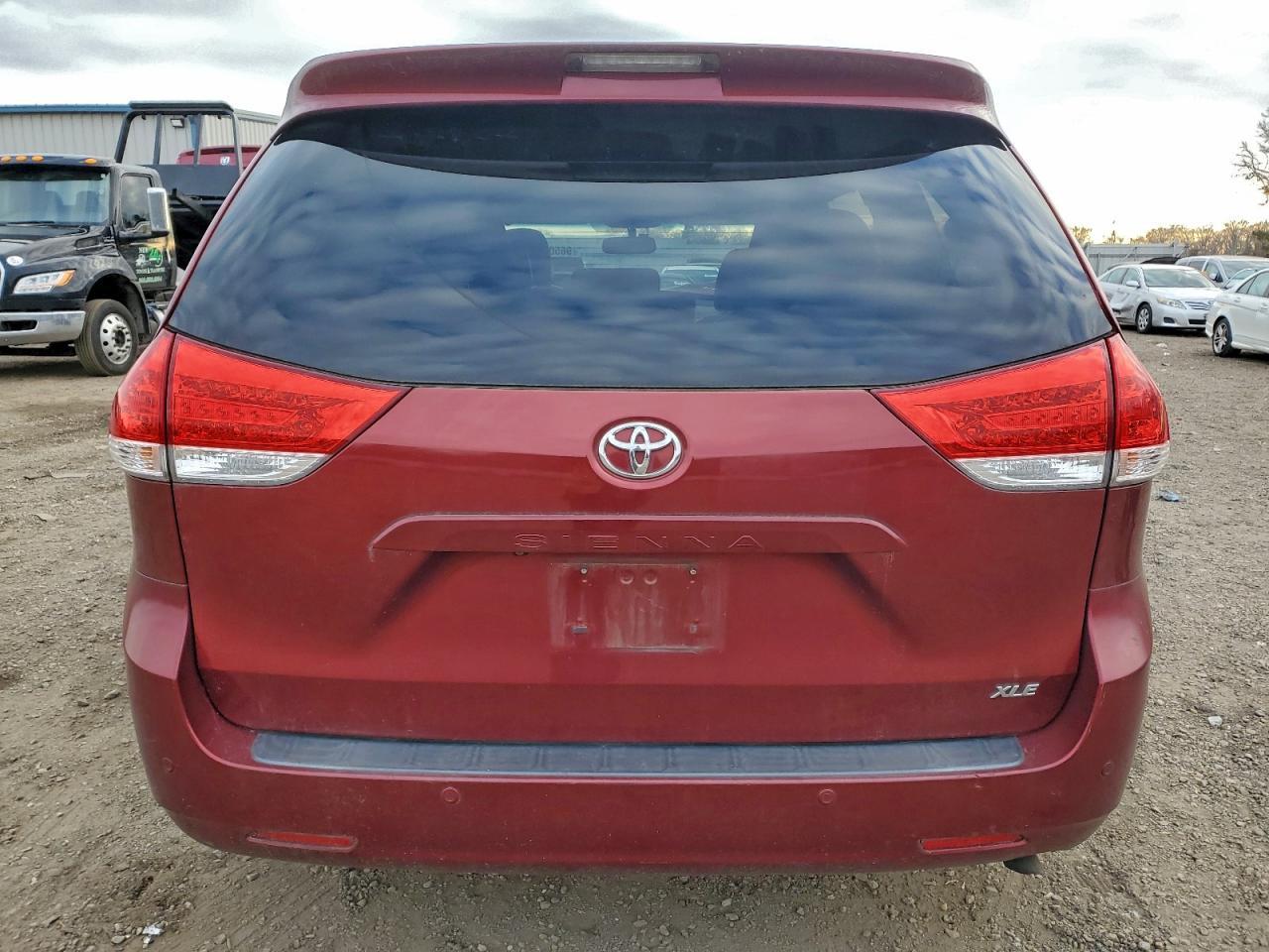 2012 TOYOTA SIENNA