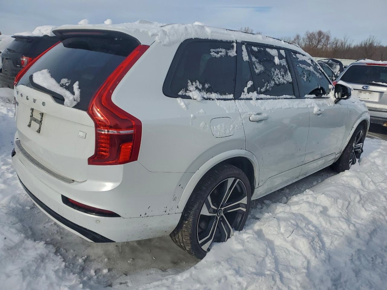 2022 VOLVO XC90