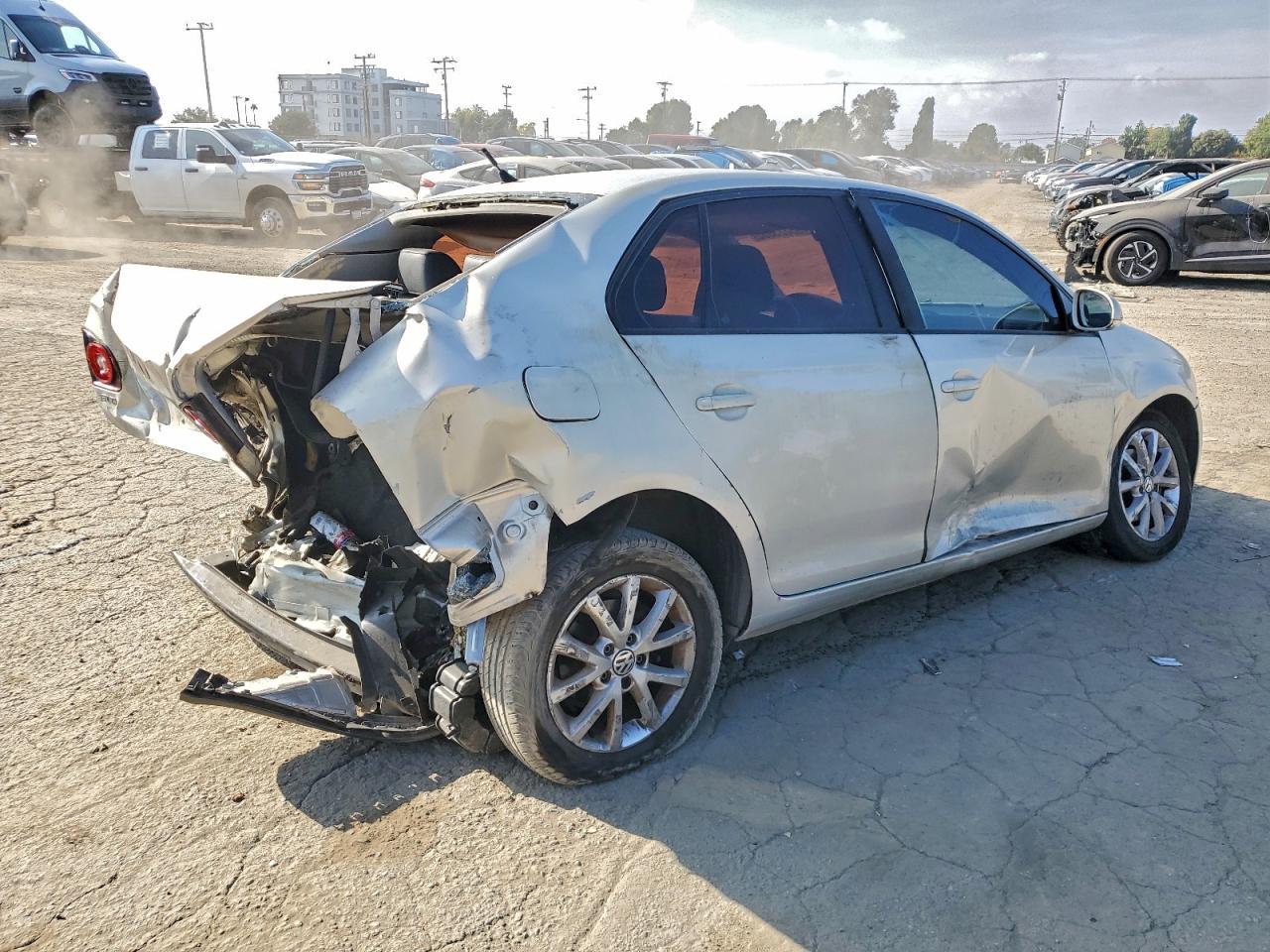 2010 VOLKSWAGEN JETTA