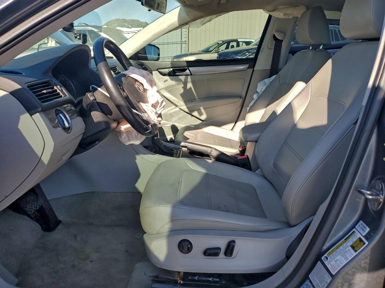 2015 VOLKSWAGEN Passat