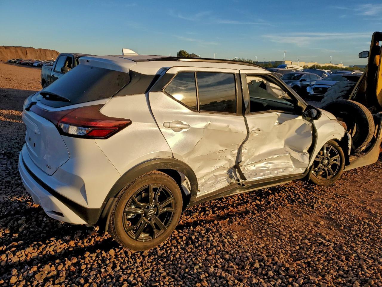 2023 NISSAN KICKS