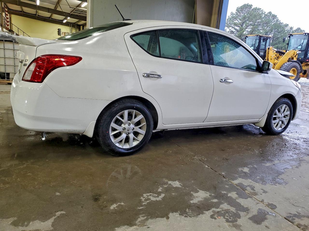 2017 NISSAN VERSA
