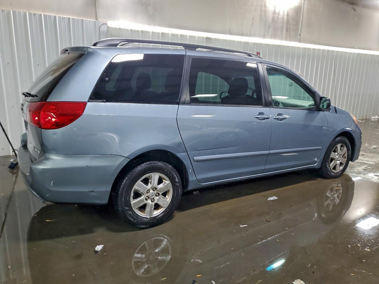 2010 TOYOTA SIENNA
