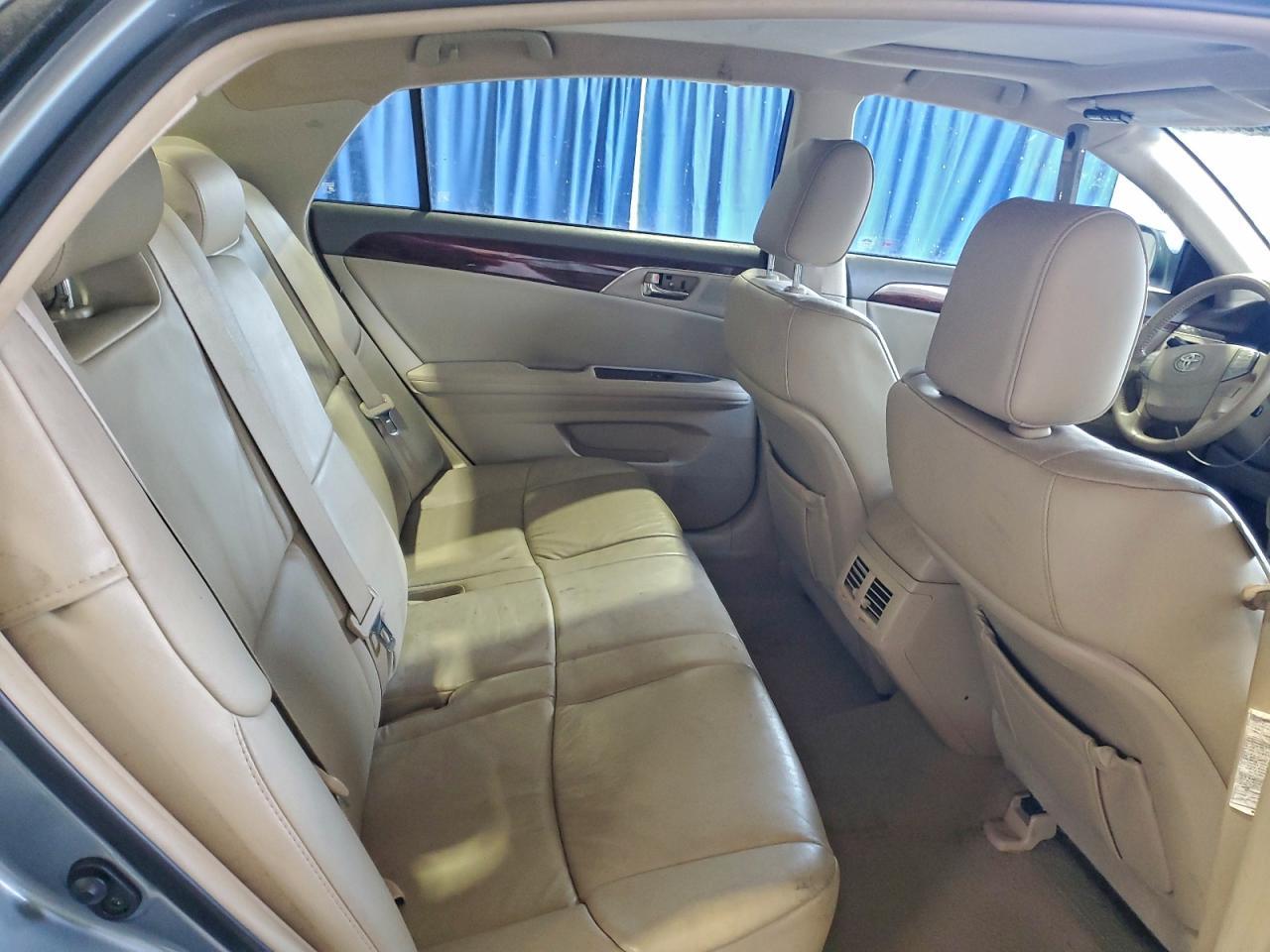 2010 TOYOTA Avalon