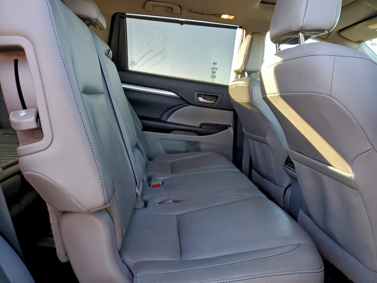2016 TOYOTA HIGHLANDER