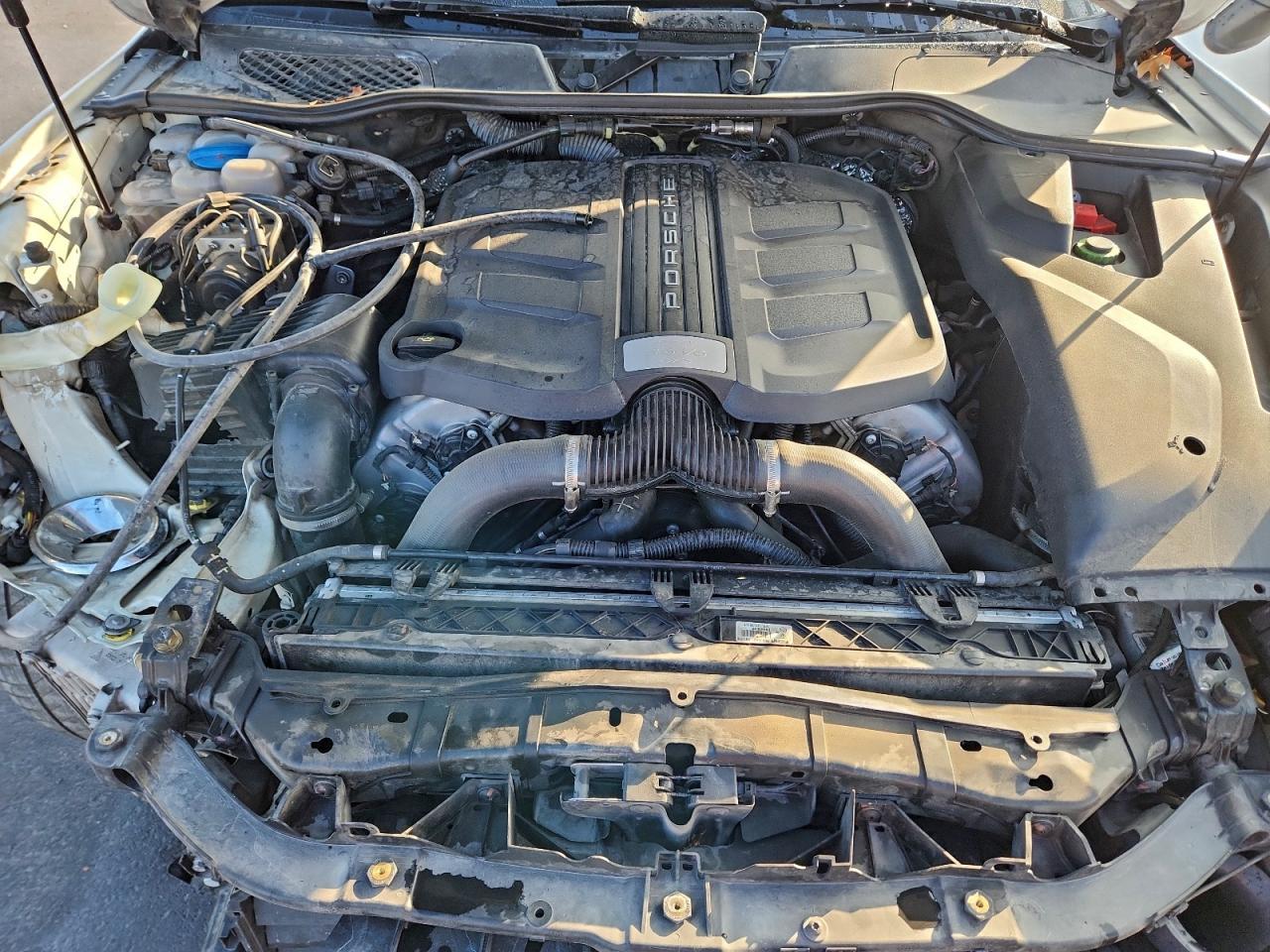 2017 PORSCHE CAYENNE
