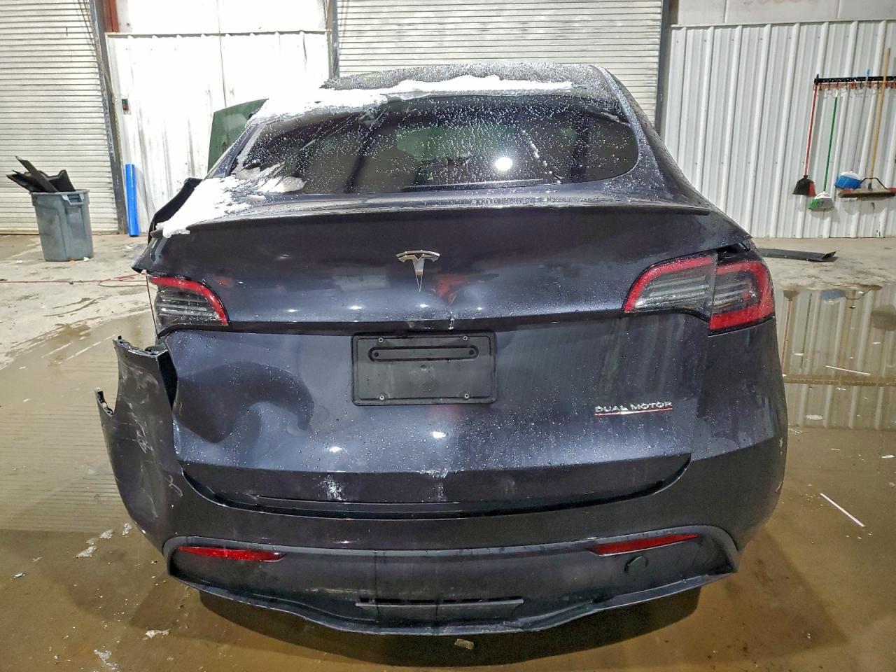 2025 TESLA MODEL Y