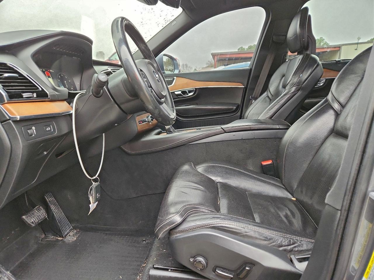 2016 VOLVO XC90