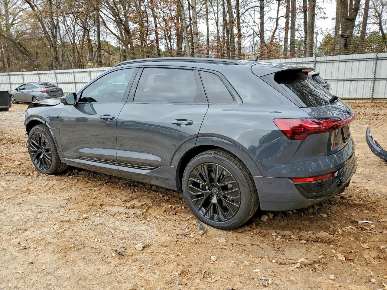 2024 AUDI Q8