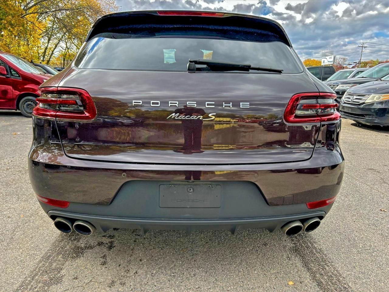 2015 PORSCHE Macan
