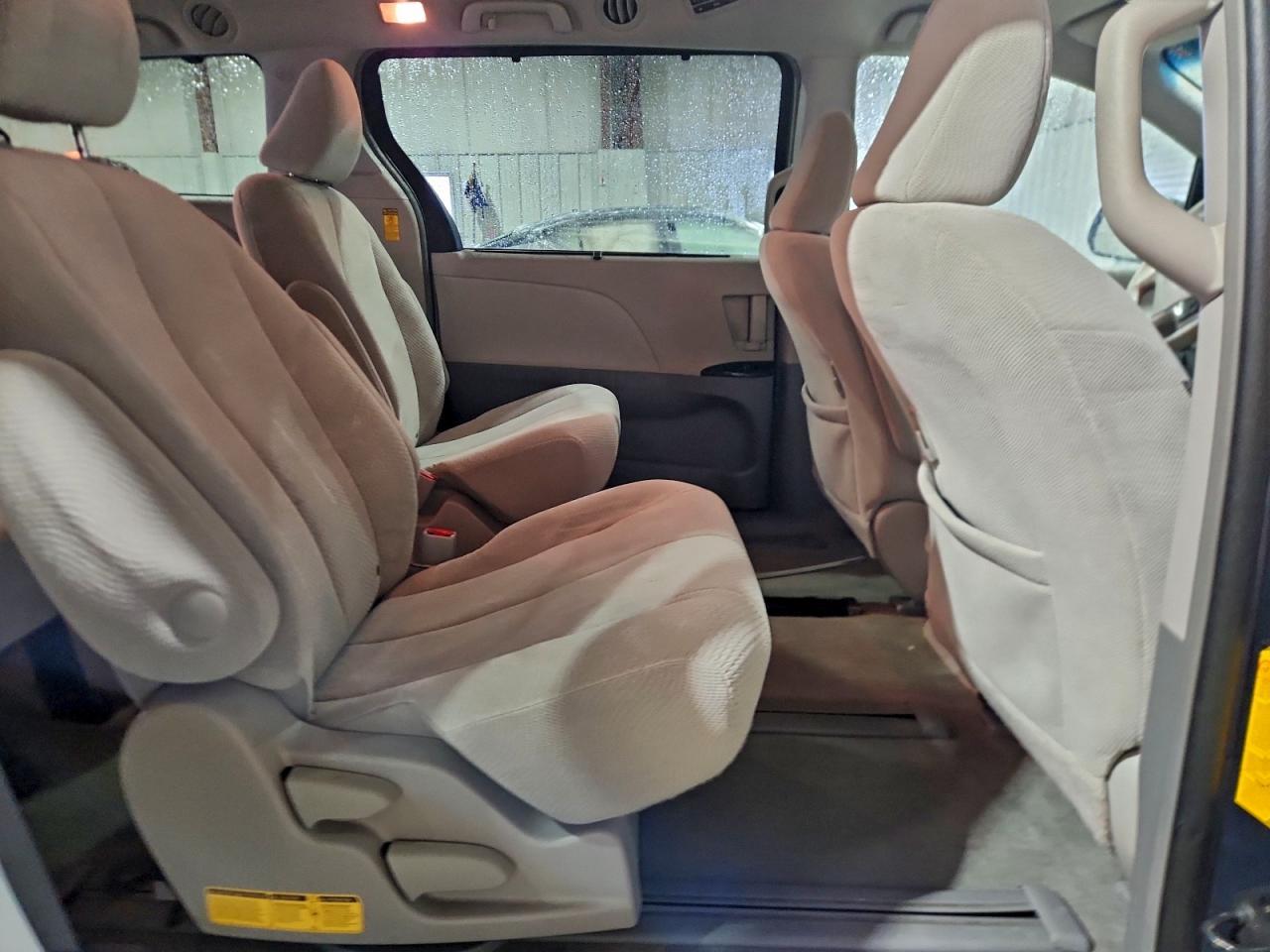 2014 TOYOTA SIENNA