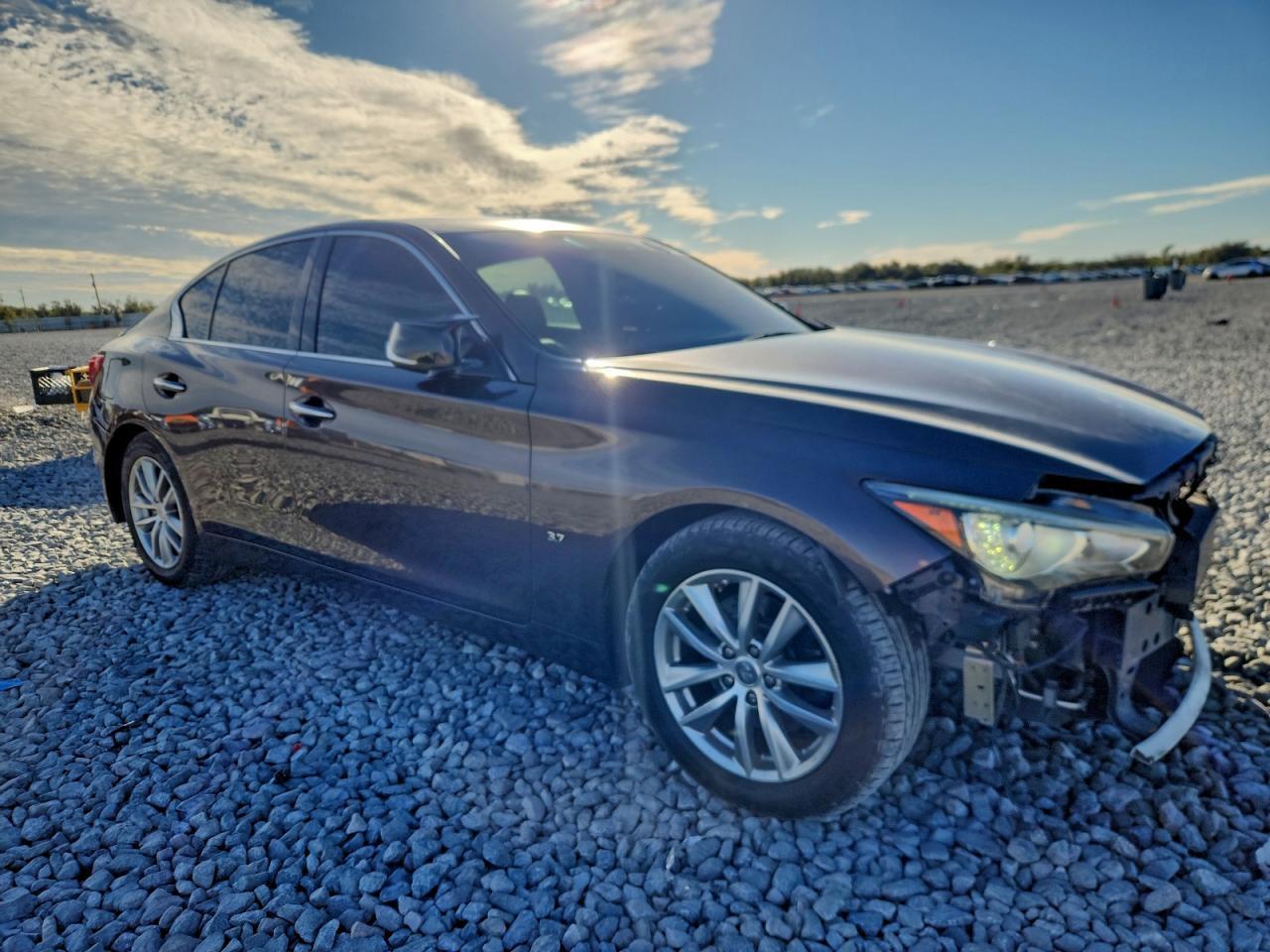 2015 INFINITI Q50