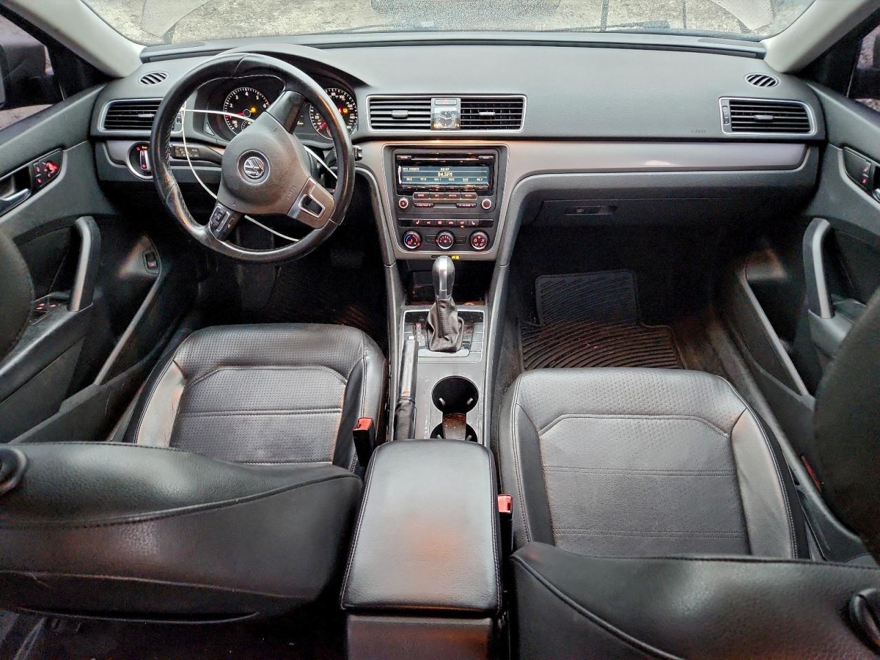 2015 VOLKSWAGEN Passat
