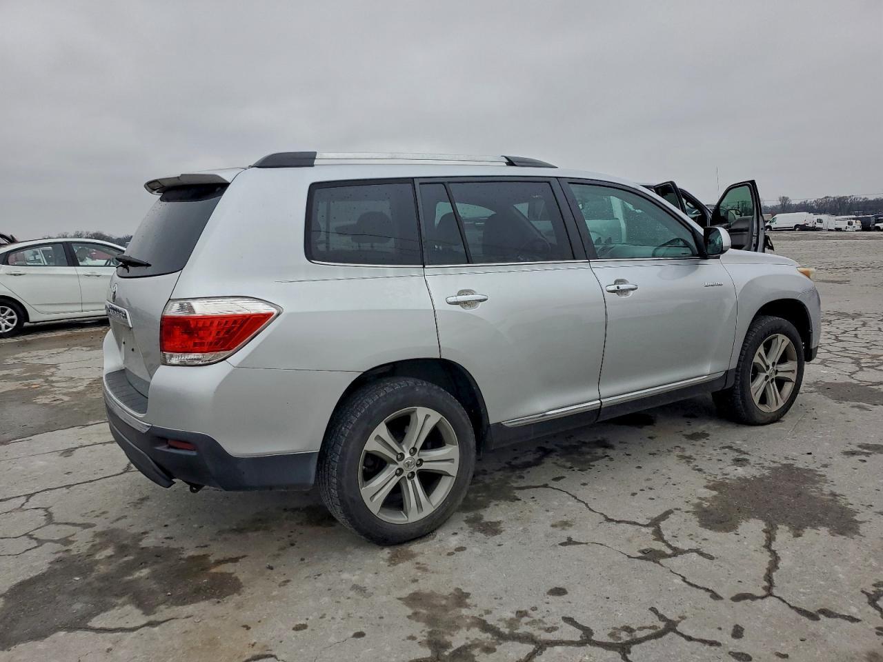 2013 TOYOTA HIGHLANDER