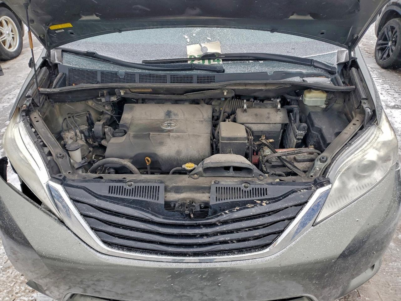 2014 TOYOTA SIENNA