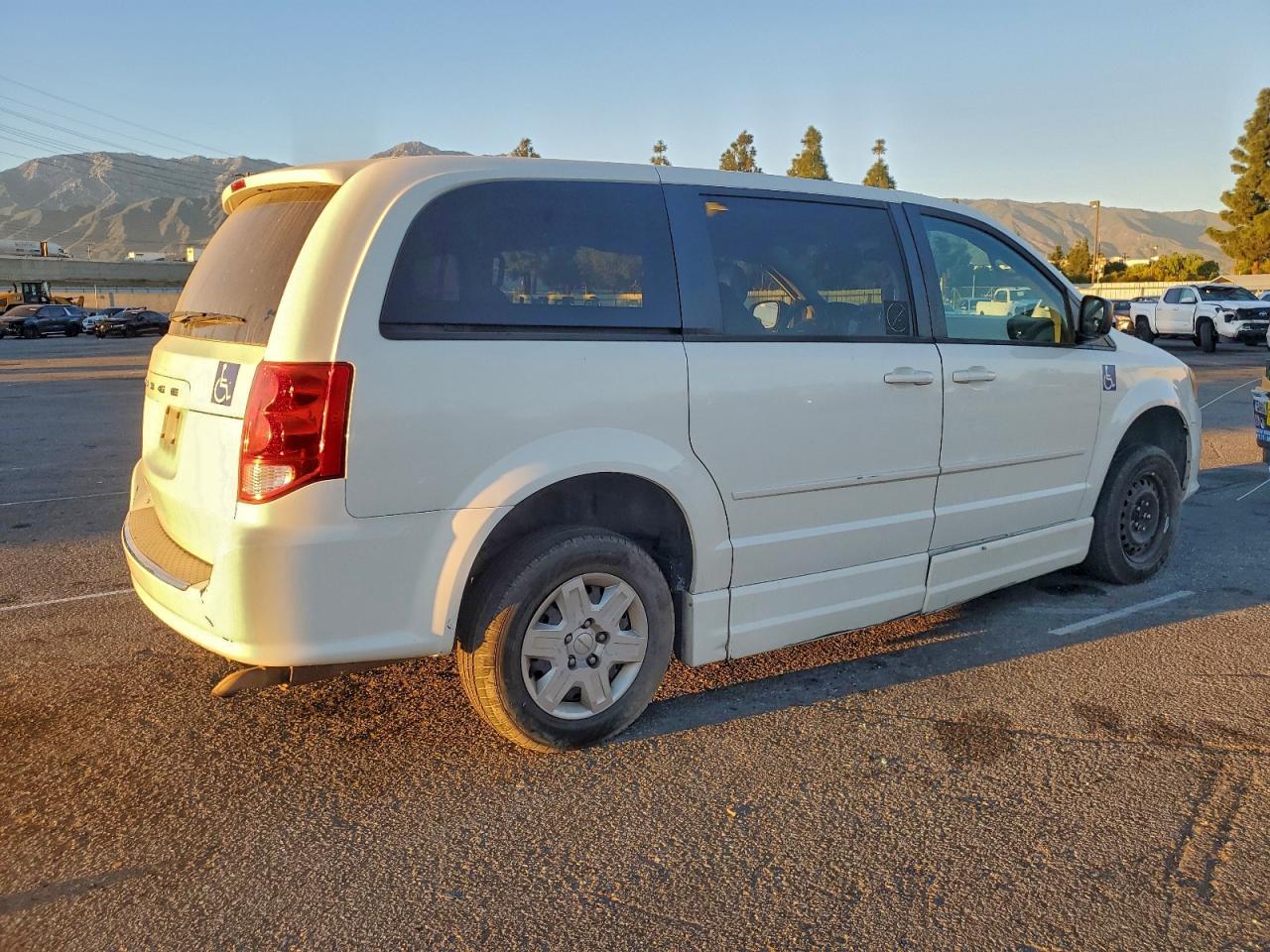 2011 DODGE GRAND CARAVAN