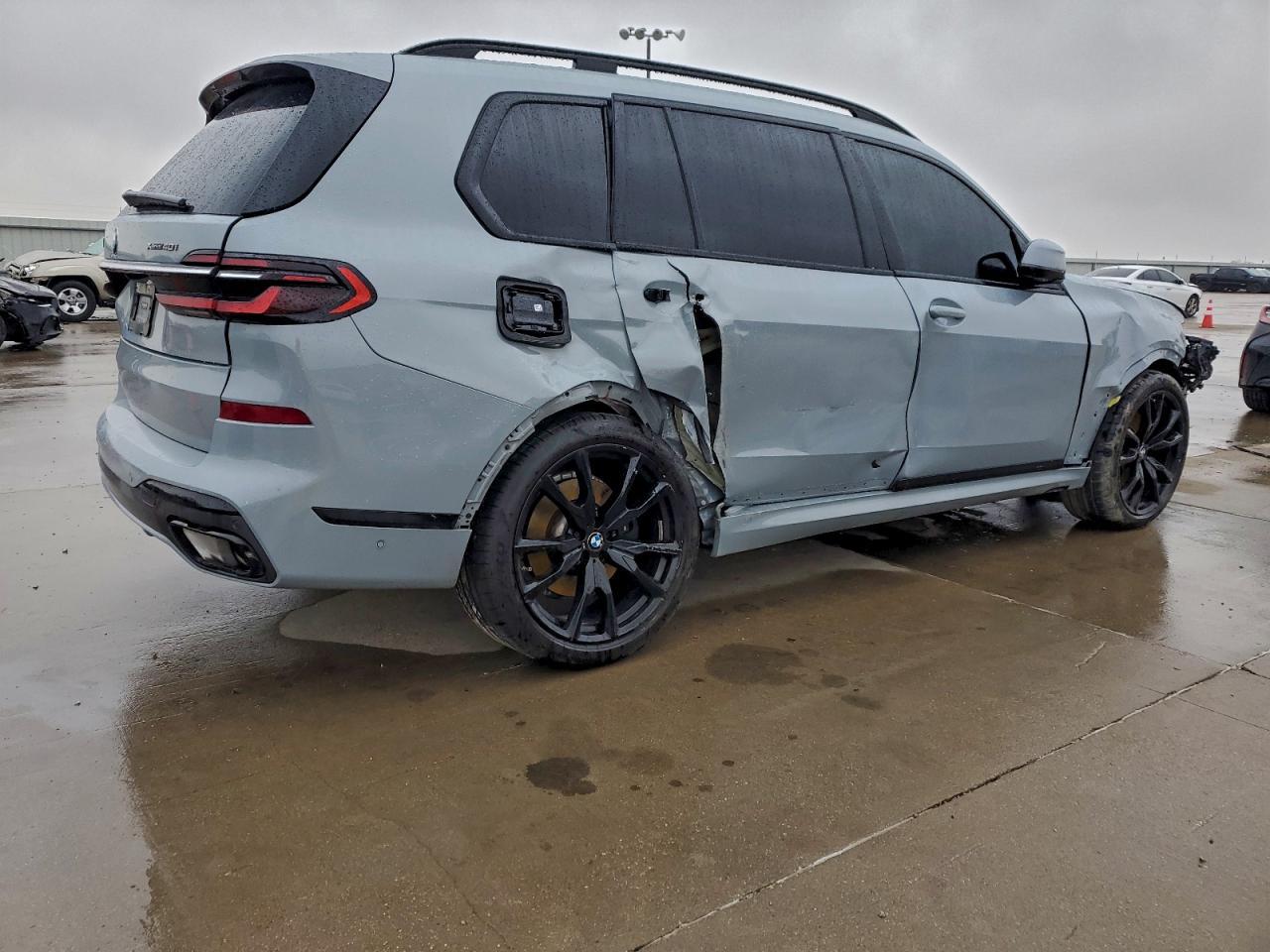 2023 BMW X7