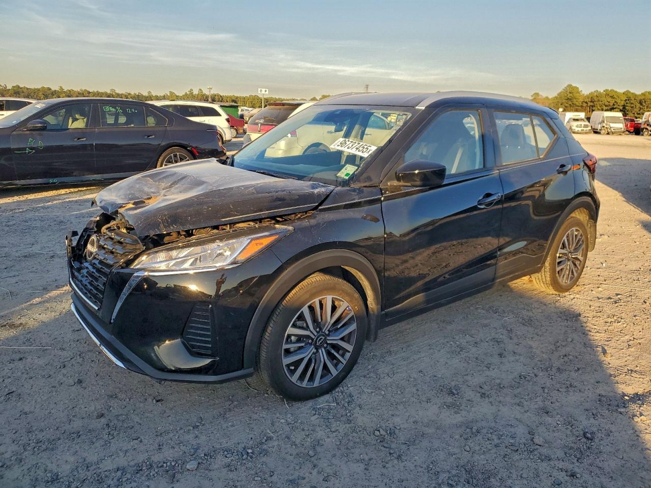2024 NISSAN KICKS