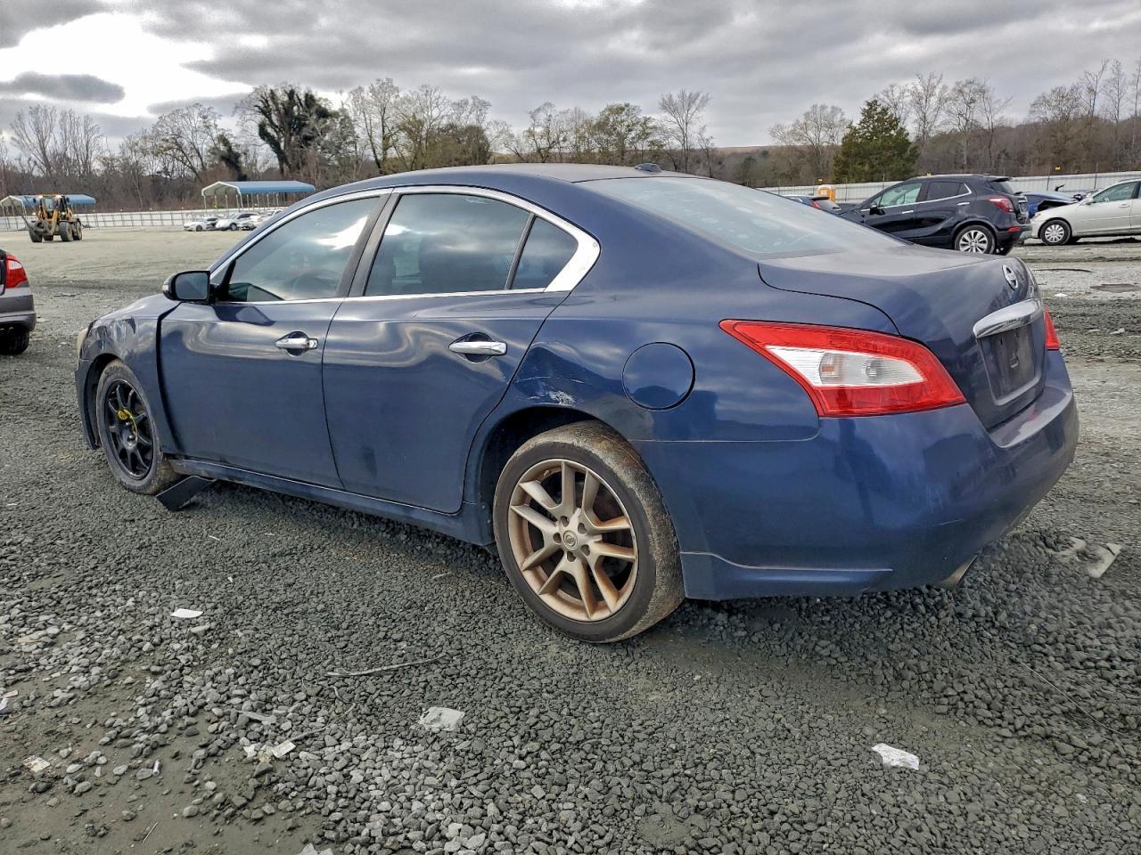 2010 NISSAN Maxima