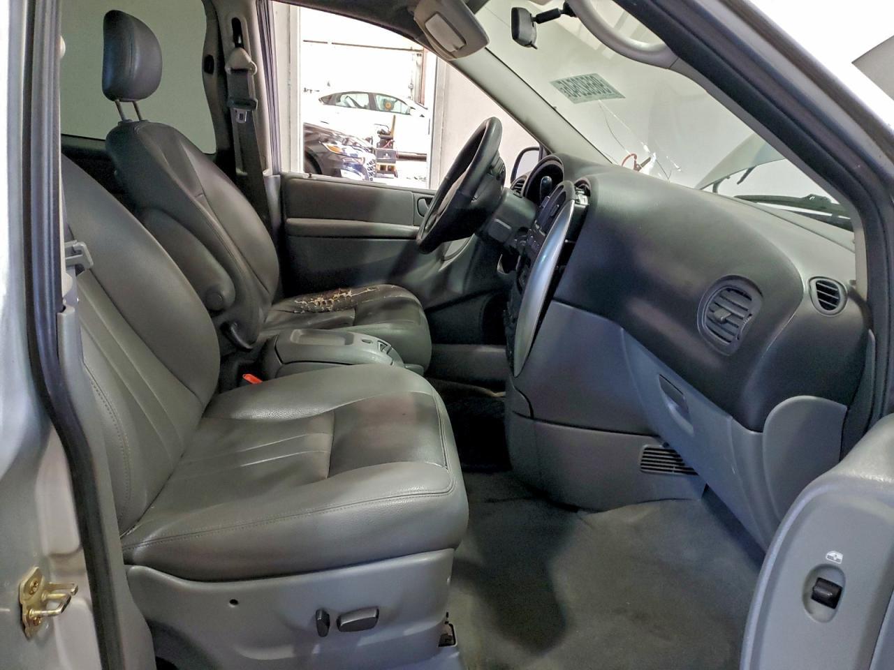 2005 CHRYSLER Town & Country