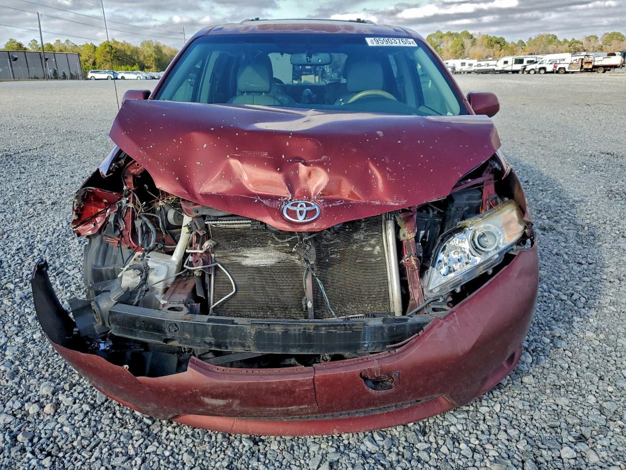 2013 TOYOTA SIENNA