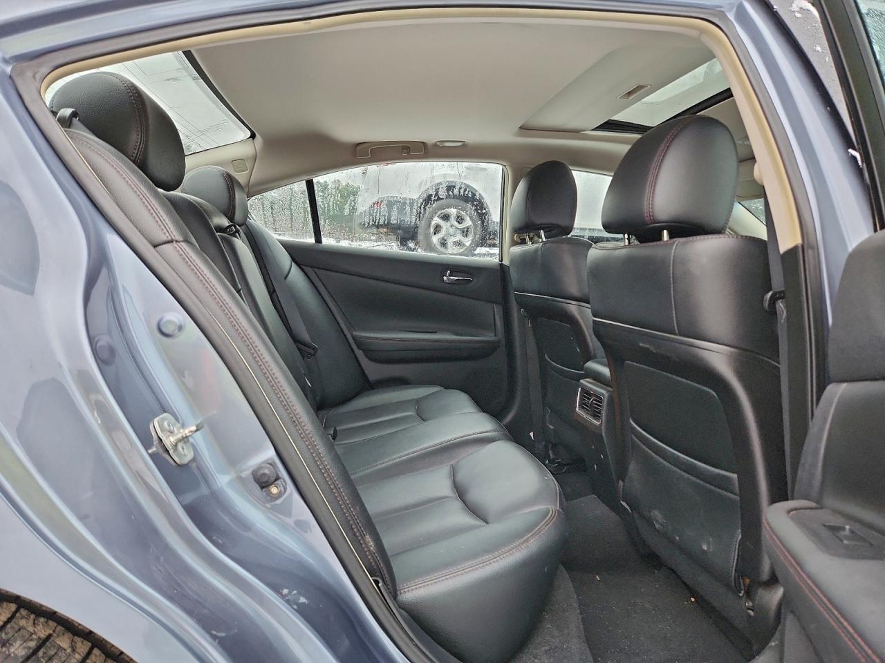 2011 NISSAN Maxima