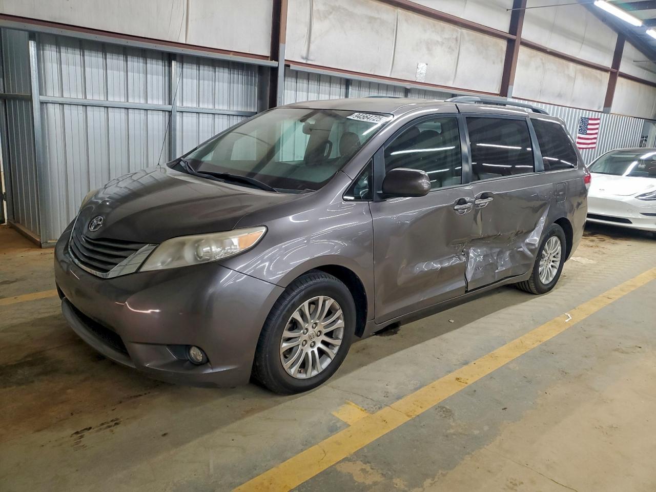 2014 TOYOTA SIENNA