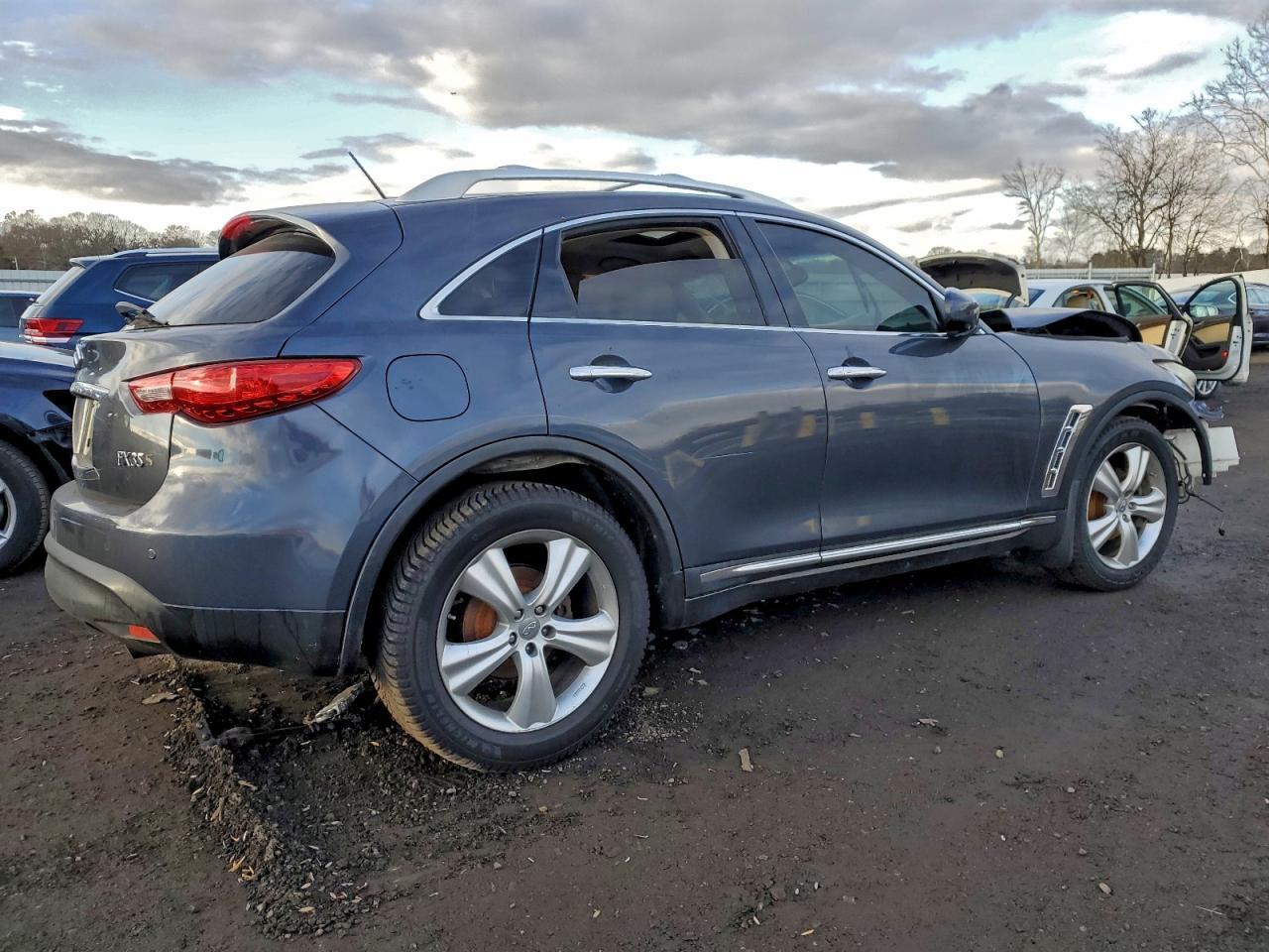 2011 INFINITI FX35