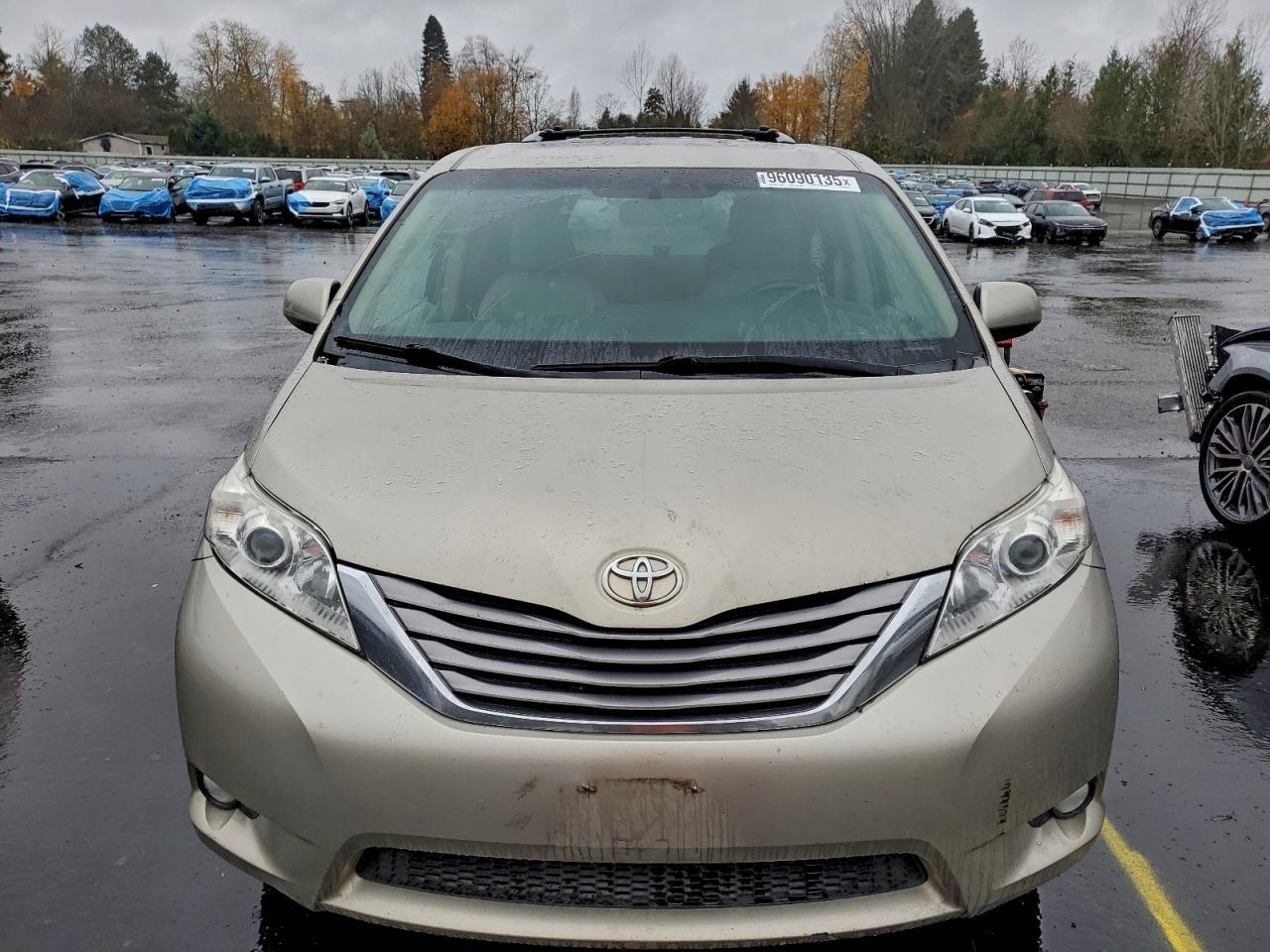 2015 TOYOTA SIENNA