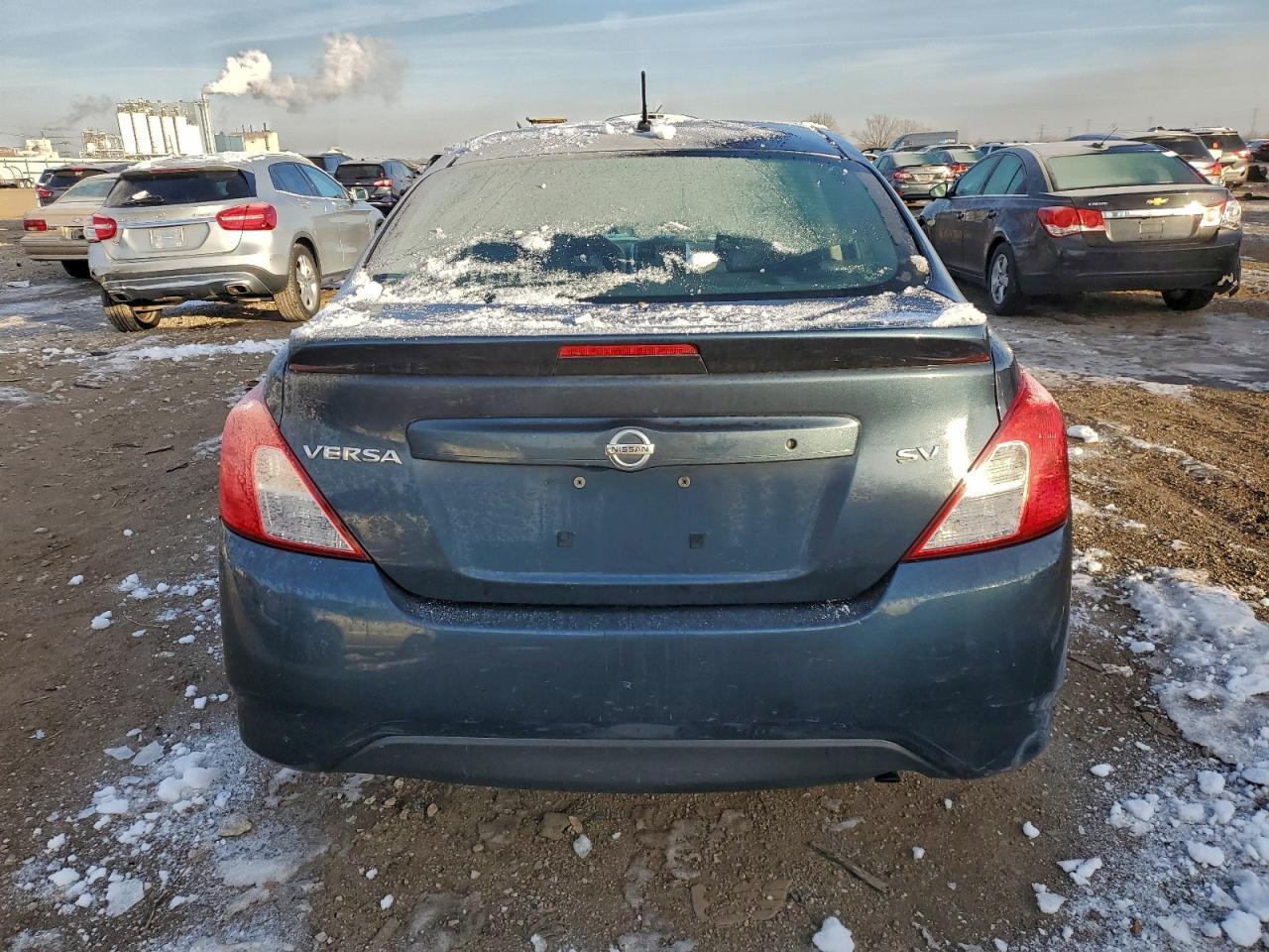 2017 NISSAN VERSA