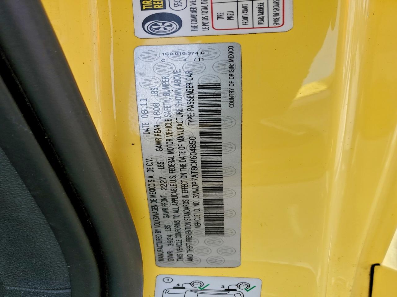 2012 VOLKSWAGEN Beetle