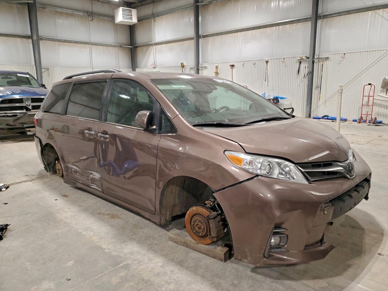 2018 TOYOTA SIENNA