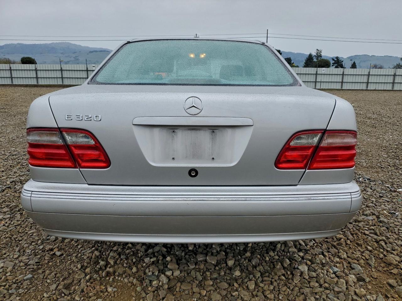 2001 MERCEDES-BENZ E-Class