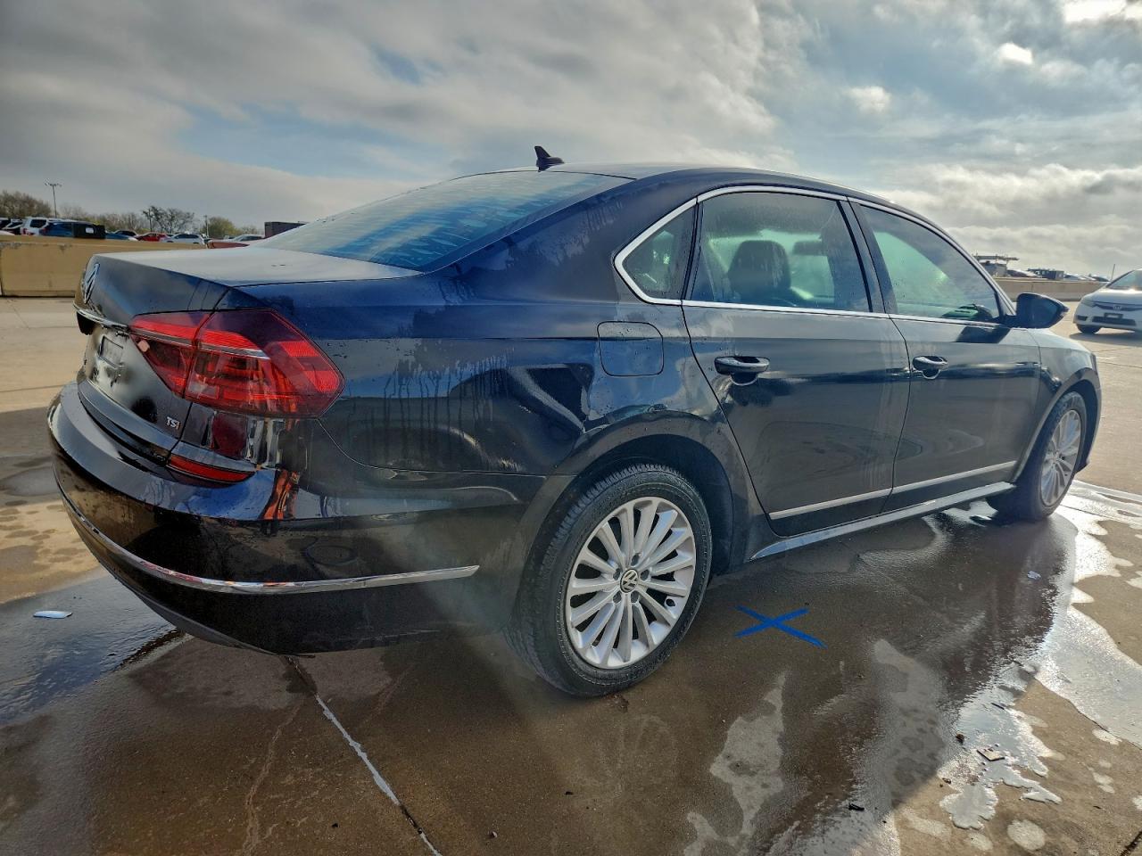 2017 VOLKSWAGEN Passat