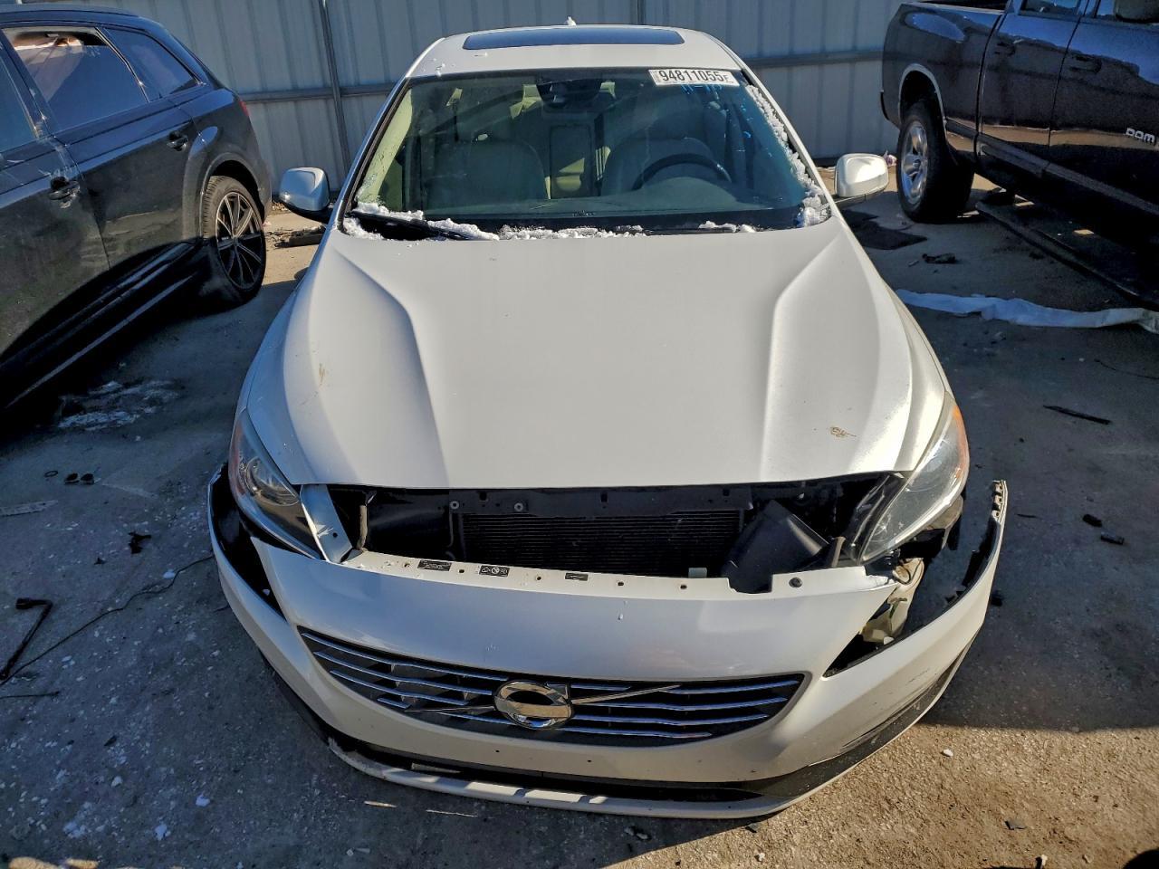 2015 VOLVO S60
